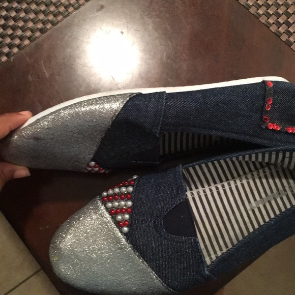 Shoes - Picture 3 of 5